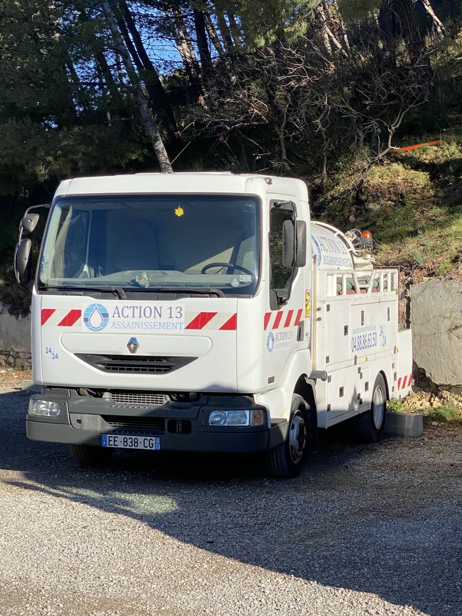 Assainissement et débouchage fosse septique à Marseille dans les Bouches du Rhône