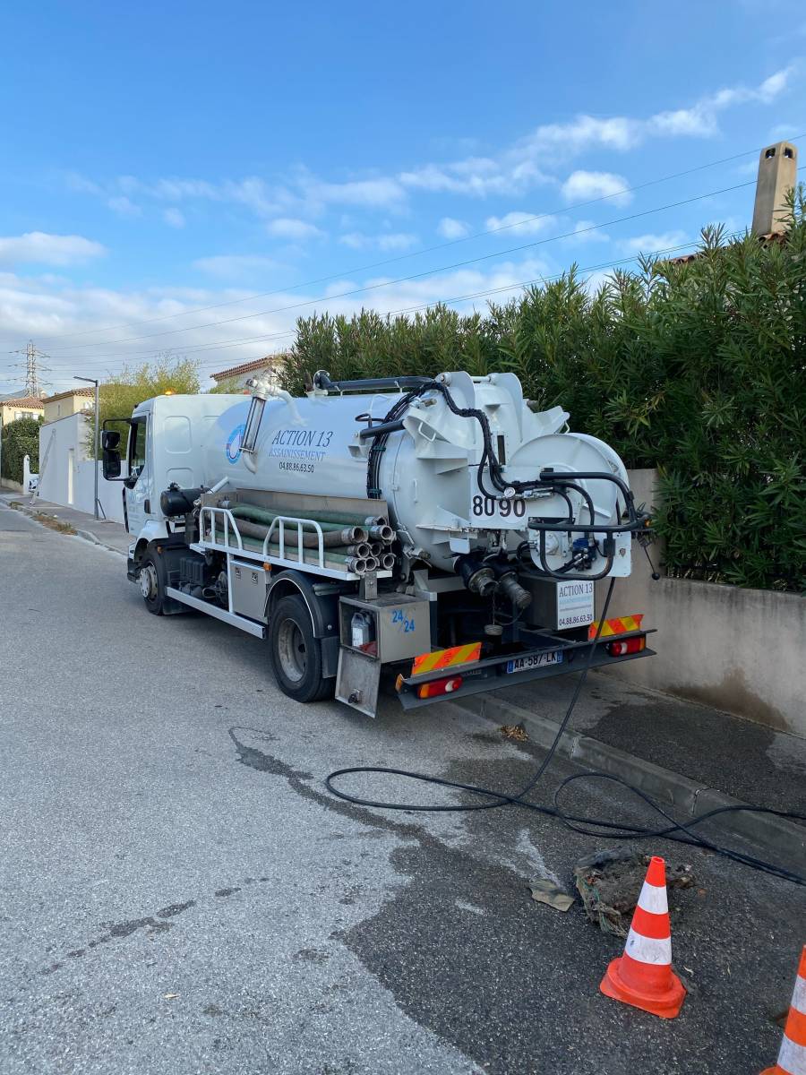 Vidange et curage de fosse septique avec une entreprise d'assainissement à Marseille